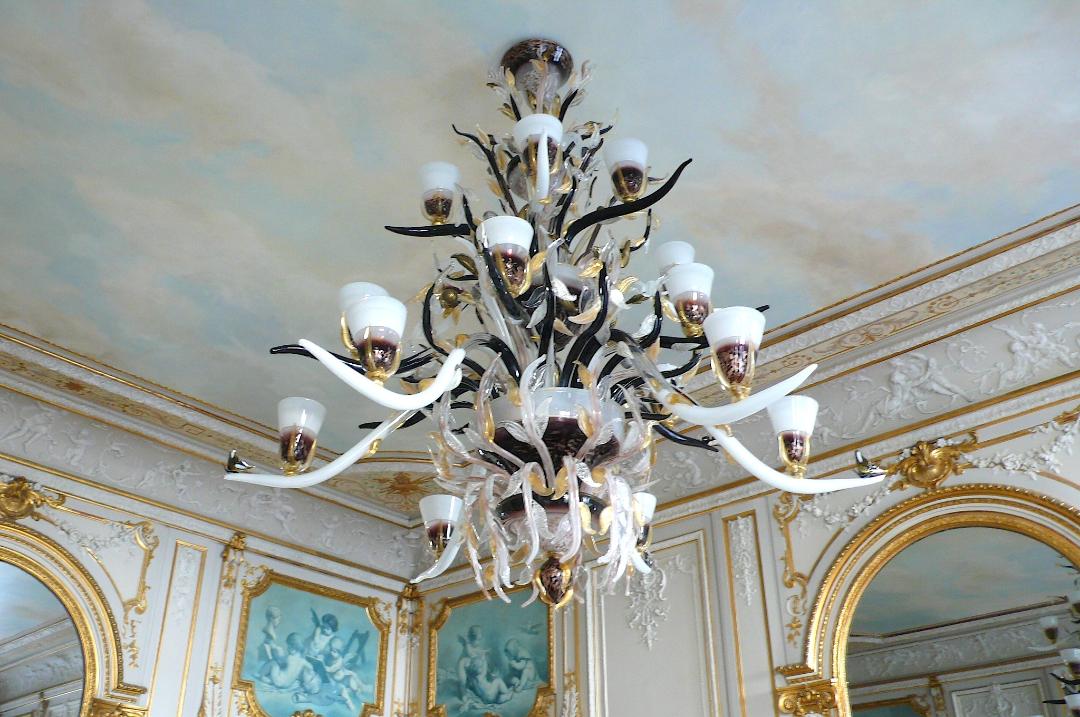 Murano chandelier perfectly sized for a luxurious living room